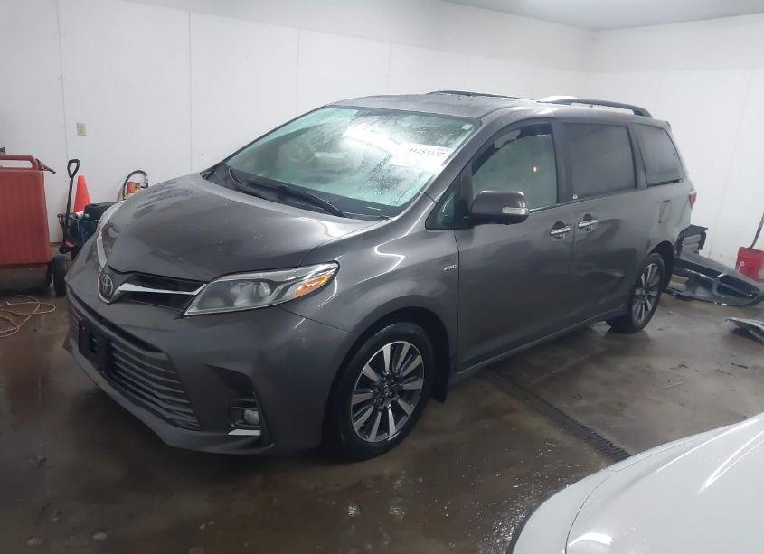 Photo 2 of 2018 Toyota Sienna LIMITED PREMIUM 7 PASSENGER (VIN 5TDDZ3DC5JS200335)