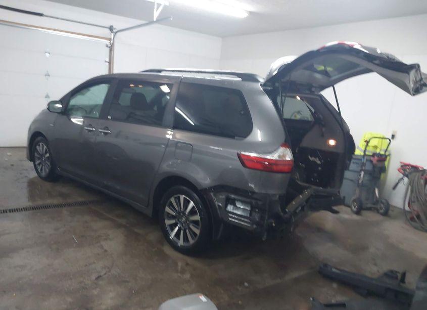 Photo 3 of 2018 Toyota Sienna LIMITED PREMIUM 7 PASSENGER (VIN 5TDDZ3DC5JS200335)