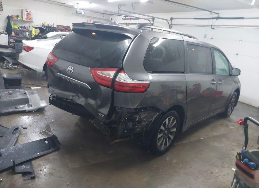 Photo 4 of 2018 Toyota Sienna LIMITED PREMIUM 7 PASSENGER (VIN 5TDDZ3DC5JS200335)