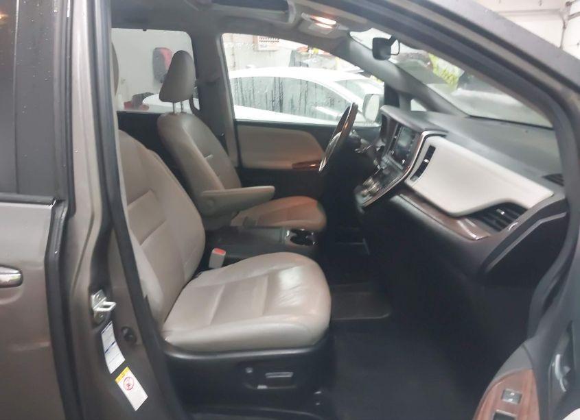 Photo 5 of 2018 Toyota Sienna LIMITED PREMIUM 7 PASSENGER (VIN 5TDDZ3DC5JS200335)