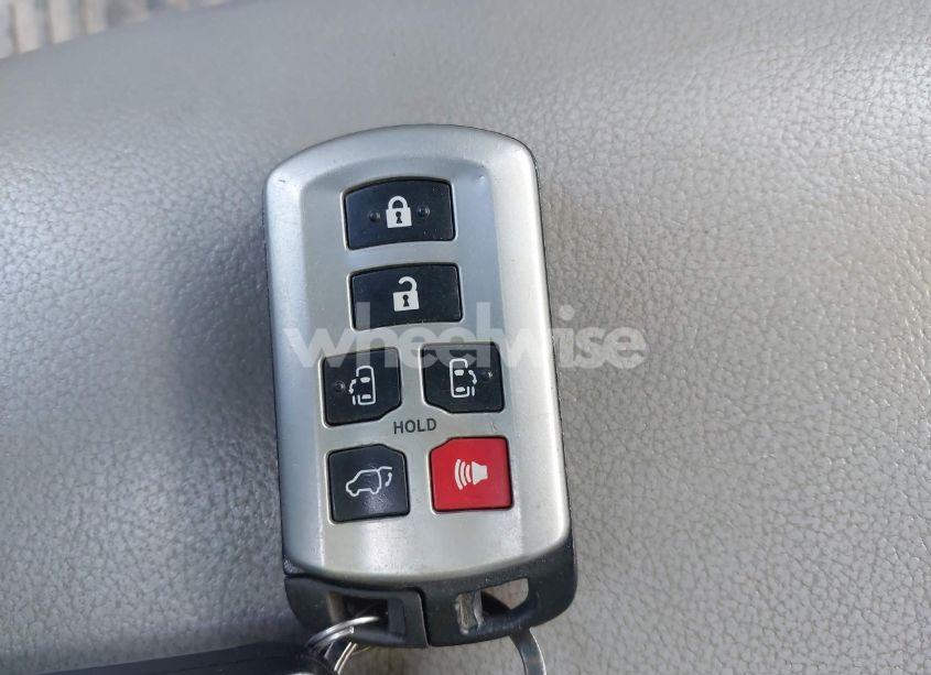 Photo 11 of 2019 Toyota Sienna XLE 7 PASSENGER (VIN 5TDDZ3DC5KS218481)