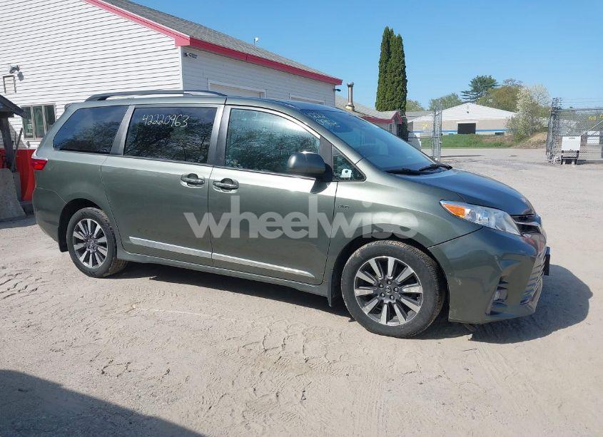Photo 13 of 2019 Toyota Sienna XLE 7 PASSENGER (VIN 5TDDZ3DC5KS218481)