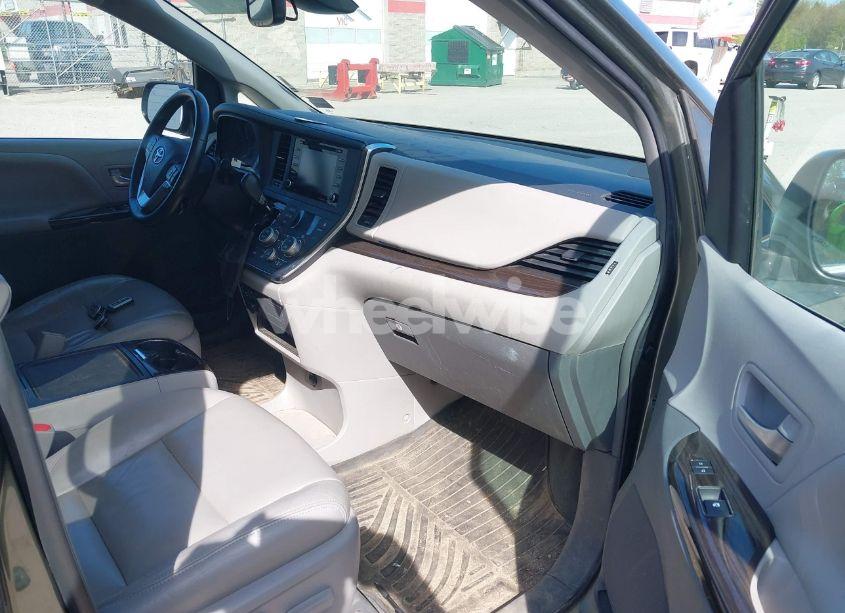 Photo 5 of 2019 Toyota Sienna XLE 7 PASSENGER (VIN 5TDDZ3DC5KS218481)