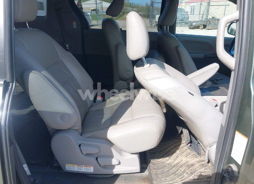 Photo 8 of 2019 Toyota Sienna XLE 7 PASSENGER (VIN 5TDDZ3DC5KS218481)