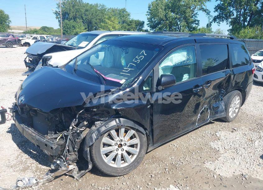 Photo 2 of 2017 Toyota Sienna XLE 7 PASSENGER (VIN 5TDDZ3DC6HS147557)
