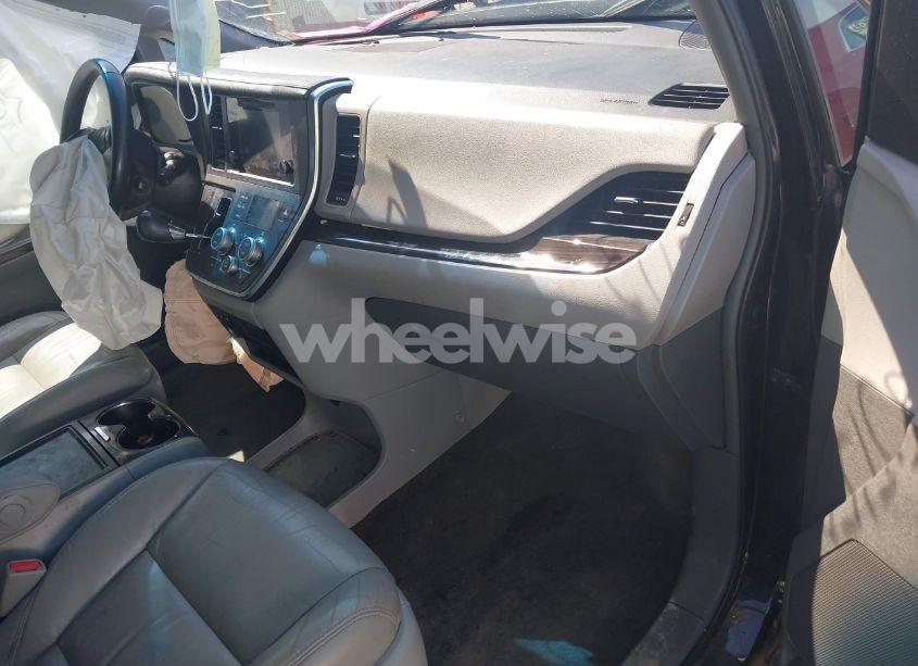 Photo 5 of 2017 Toyota Sienna XLE 7 PASSENGER (VIN 5TDDZ3DC6HS147557)