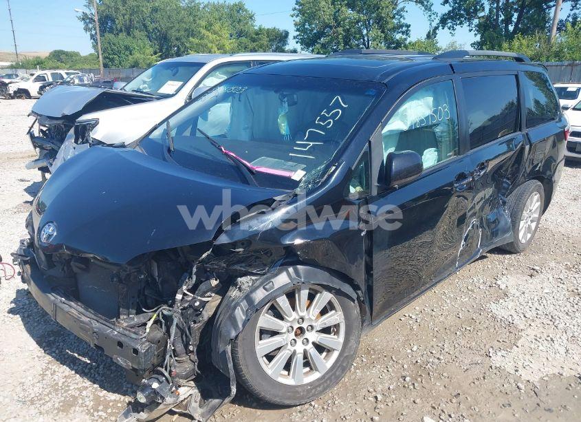 Photo 6 of 2017 Toyota Sienna XLE 7 PASSENGER (VIN 5TDDZ3DC6HS147557)