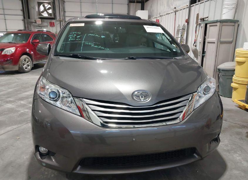 Photo 12 of 2017 Toyota Sienna XLE/LIMITED (VIN 5TDDZ3DC6HS170059)