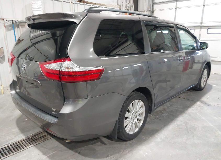 Photo 4 of 2017 Toyota Sienna XLE/LIMITED (VIN 5TDDZ3DC6HS170059)