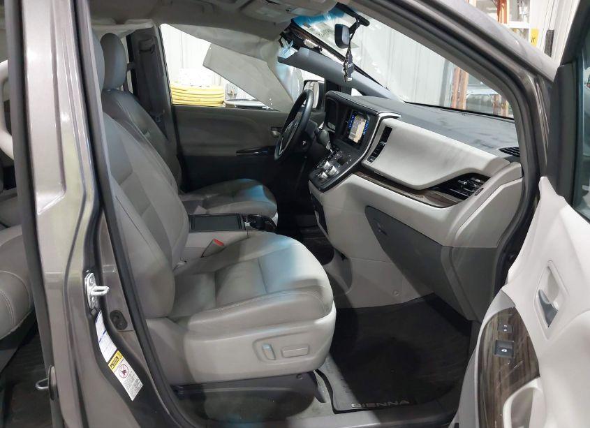 Photo 5 of 2017 Toyota Sienna XLE/LIMITED (VIN 5TDDZ3DC6HS170059)