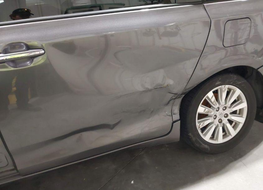 Photo 6 of 2017 Toyota Sienna XLE/LIMITED (VIN 5TDDZ3DC6HS170059)