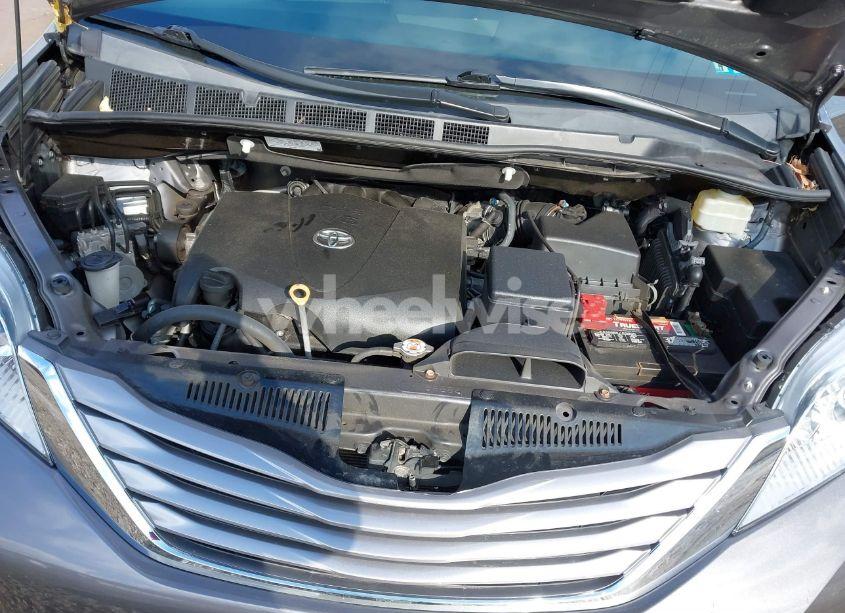 Photo 10 of 2017 Toyota Sienna XLE 7 PASSENGER (VIN 5TDDZ3DC7HS157241)