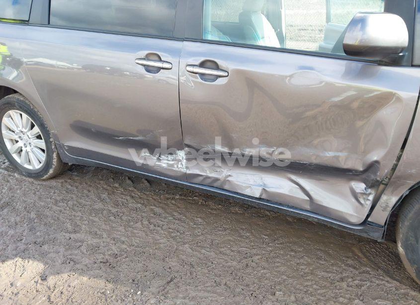 Photo 6 of 2017 Toyota Sienna XLE 7 PASSENGER (VIN 5TDDZ3DC7HS157241)