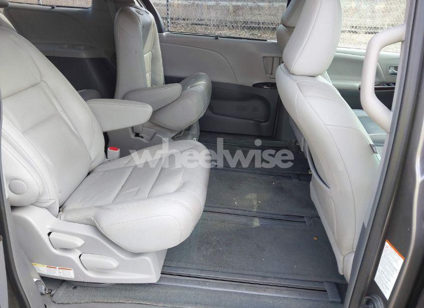 Photo 8 of 2017 Toyota Sienna XLE 7 PASSENGER (VIN 5TDDZ3DC7HS157241)