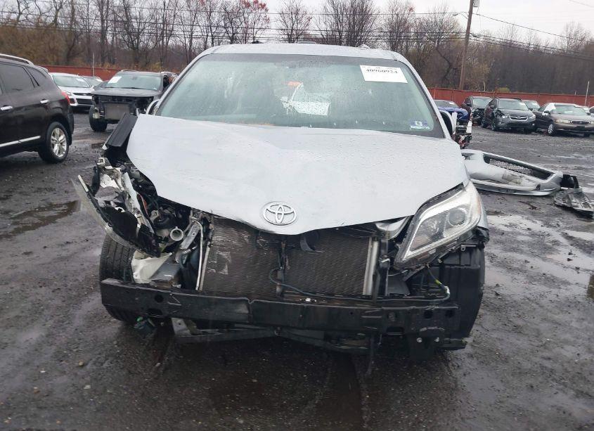 Photo 12 of 2017 Toyota Sienna LIMITED PREMIUM 7 PASSENGER (VIN 5TDDZ3DC7HS178106)