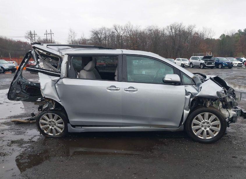 Photo 13 of 2017 Toyota Sienna LIMITED PREMIUM 7 PASSENGER (VIN 5TDDZ3DC7HS178106)