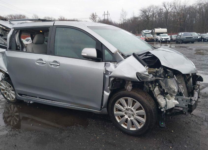 Photo 18 of 2017 Toyota Sienna LIMITED PREMIUM 7 PASSENGER (VIN 5TDDZ3DC7HS178106)