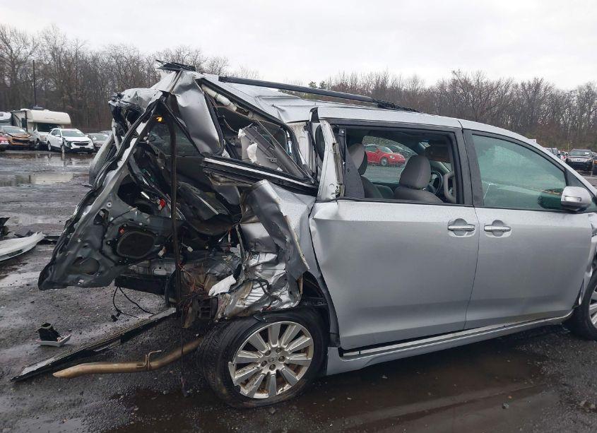 Photo 19 of 2017 Toyota Sienna LIMITED PREMIUM 7 PASSENGER (VIN 5TDDZ3DC7HS178106)