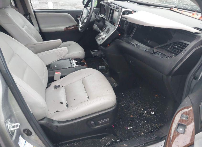 Photo 5 of 2017 Toyota Sienna LIMITED PREMIUM 7 PASSENGER (VIN 5TDDZ3DC7HS178106)