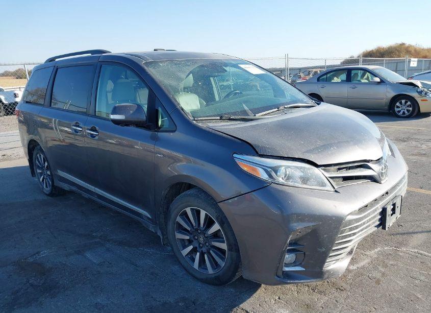 2018 Toyota Sienna LIMITED PREMIUM 7 PASSENGER (VIN 5TDDZ3DC7JS195252) main photo