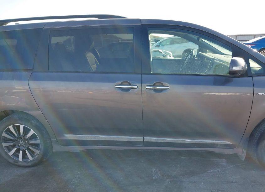 Photo 13 of 2018 Toyota Sienna LIMITED PREMIUM 7 PASSENGER (VIN 5TDDZ3DC7JS195252)