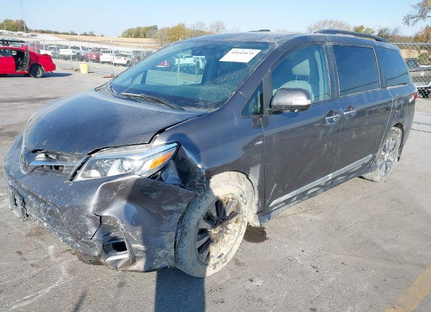 Photo 2 of 2018 Toyota Sienna LIMITED PREMIUM 7 PASSENGER (VIN 5TDDZ3DC7JS195252)
