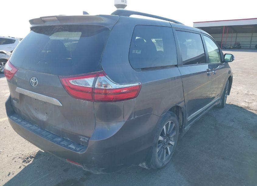 Photo 4 of 2018 Toyota Sienna LIMITED PREMIUM 7 PASSENGER (VIN 5TDDZ3DC7JS195252)