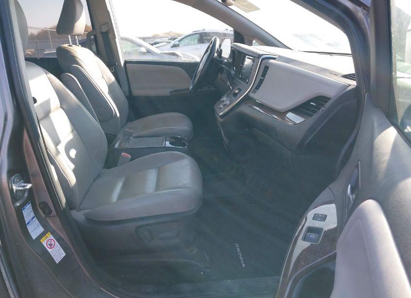 Photo 5 of 2018 Toyota Sienna LIMITED PREMIUM 7 PASSENGER (VIN 5TDDZ3DC7JS195252)