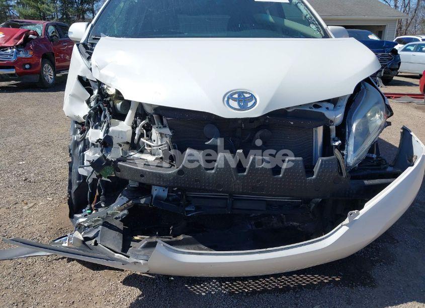 Photo 6 of 2017 Toyota Sienna LIMITED PREMIUM 7 PASSENGER (VIN 5TDDZ3DC8HS176753)