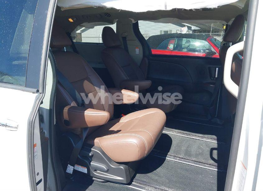 Photo 8 of 2017 Toyota Sienna LIMITED PREMIUM 7 PASSENGER (VIN 5TDDZ3DC8HS176753)