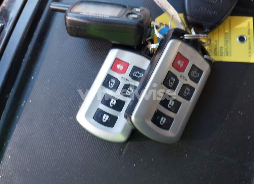 Photo 11 of 2017 Toyota Sienna XLE/LIMITED (VIN 5TDDZ3DC8HS182553)