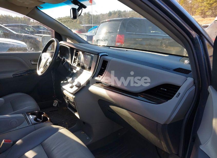 Photo 5 of 2017 Toyota Sienna XLE/LIMITED (VIN 5TDDZ3DC8HS182553)