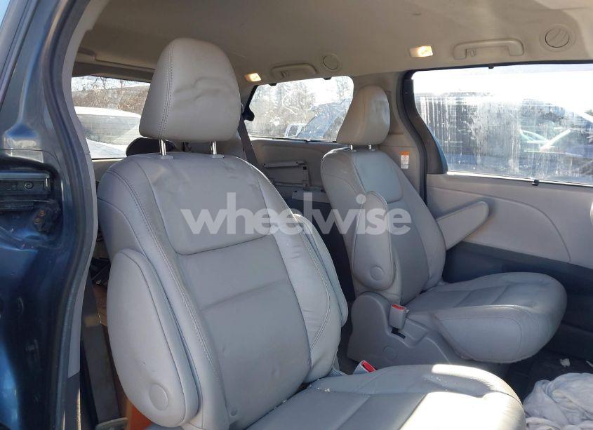 Photo 8 of 2017 Toyota Sienna XLE/LIMITED (VIN 5TDDZ3DC8HS182553)