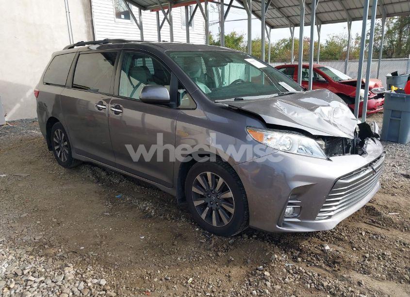 2018 Toyota Sienna XLE/XLE PREMIUM/LIMITED/LIMITED PREMIUM (VIN 5TDDZ3DC8JS207490) main photo