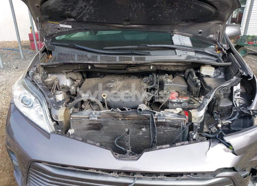 Photo 10 of 2018 Toyota Sienna XLE/XLE PREMIUM/LIMITED/LIMITED PREMIUM (VIN 5TDDZ3DC8JS207490)