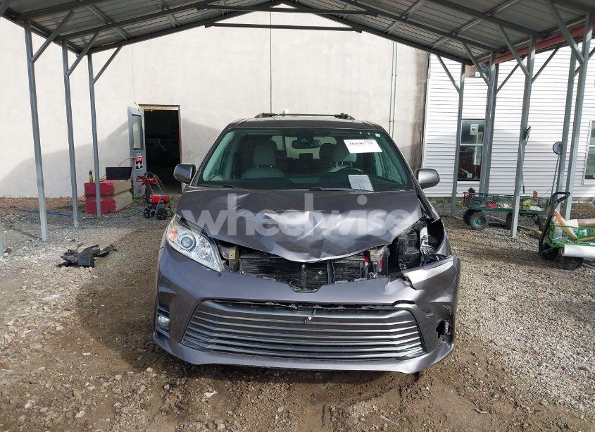 Photo 13 of 2018 Toyota Sienna XLE/XLE PREMIUM/LIMITED/LIMITED PREMIUM (VIN 5TDDZ3DC8JS207490)