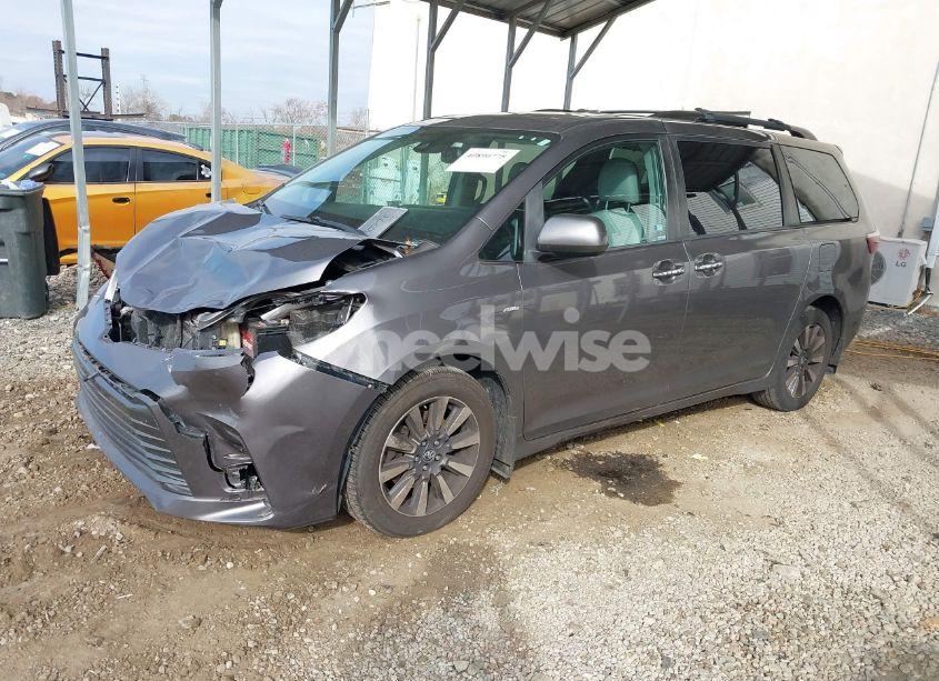 Photo 2 of 2018 Toyota Sienna XLE/XLE PREMIUM/LIMITED/LIMITED PREMIUM (VIN 5TDDZ3DC8JS207490)
