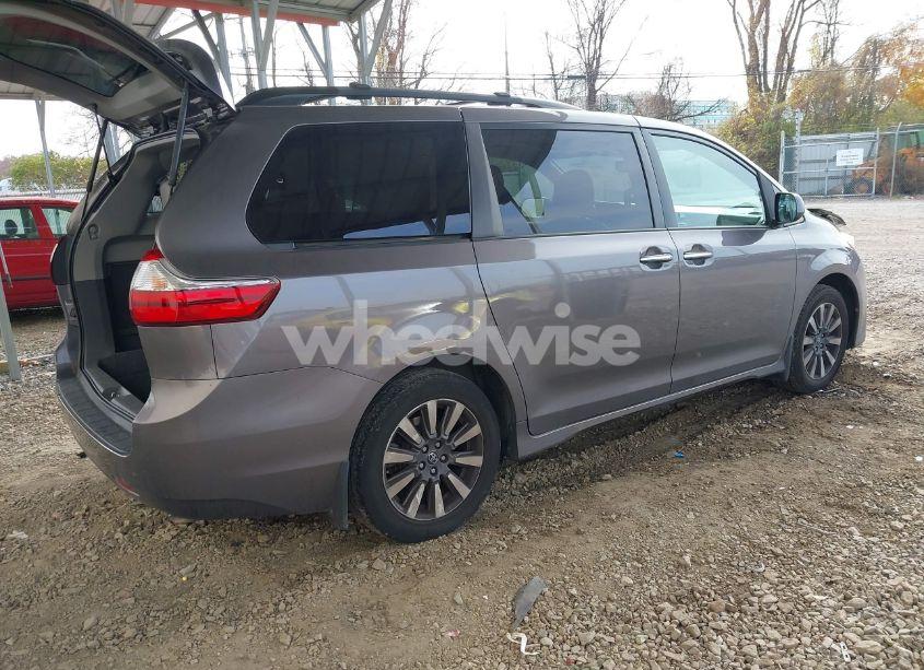 Photo 4 of 2018 Toyota Sienna XLE/XLE PREMIUM/LIMITED/LIMITED PREMIUM (VIN 5TDDZ3DC8JS207490)