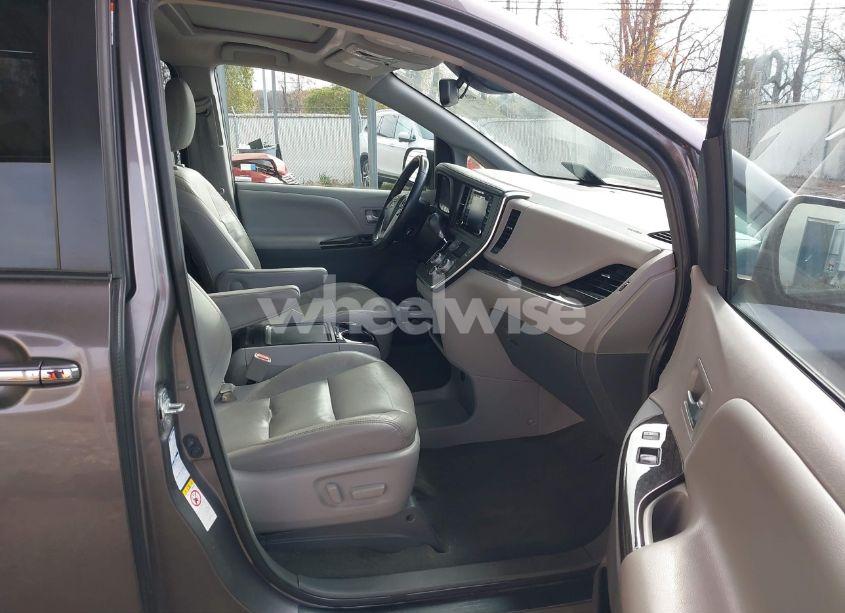 Photo 5 of 2018 Toyota Sienna XLE/XLE PREMIUM/LIMITED/LIMITED PREMIUM (VIN 5TDDZ3DC8JS207490)