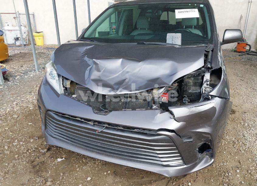 Photo 6 of 2018 Toyota Sienna XLE/XLE PREMIUM/LIMITED/LIMITED PREMIUM (VIN 5TDDZ3DC8JS207490)