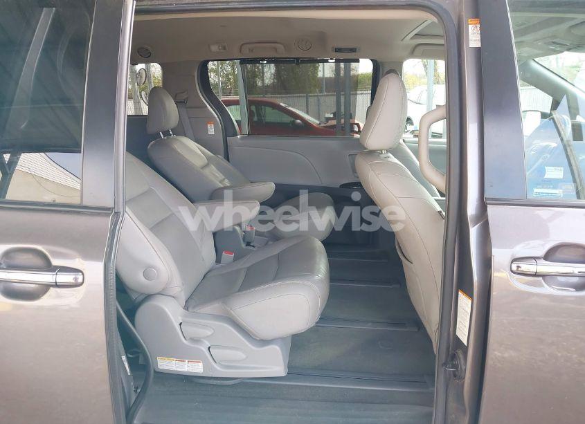 Photo 8 of 2018 Toyota Sienna XLE/XLE PREMIUM/LIMITED/LIMITED PREMIUM (VIN 5TDDZ3DC8JS207490)