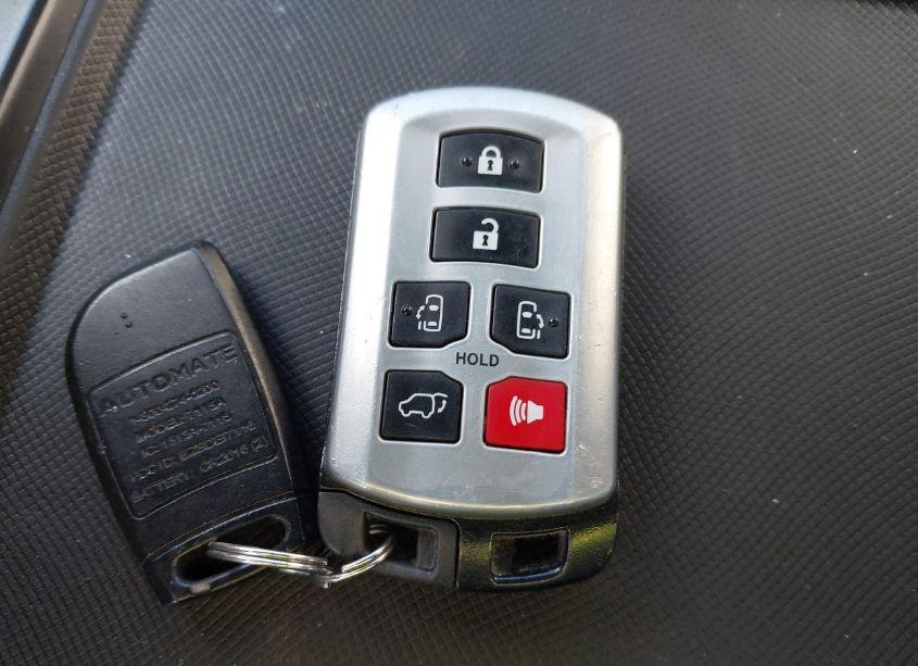 Photo 11 of 2019 Toyota Sienna XLE PREMIUM 7 PASSENGER (VIN 5TDDZ3DC8KS211637)