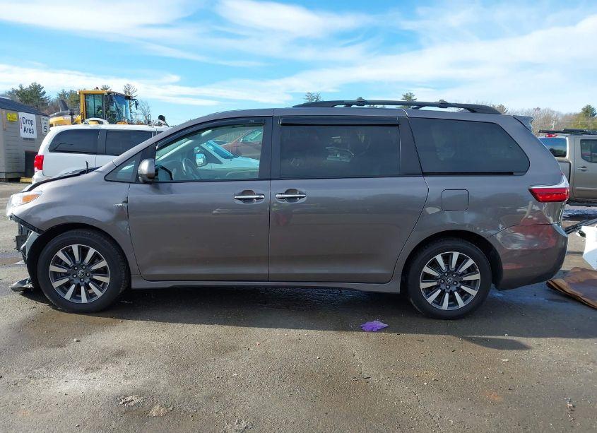 Photo 14 of 2019 Toyota Sienna XLE PREMIUM 7 PASSENGER (VIN 5TDDZ3DC8KS211637)