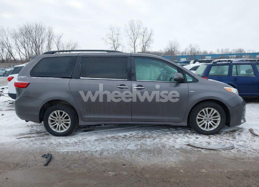 Photo 13 of 2020 Toyota Sienna XLE PREMIUM (VIN 5TDDZ3DC8LS240329)
