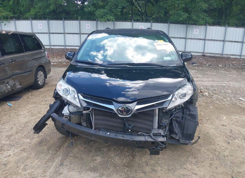 Photo 13 of 2020 Toyota Sienna XLE (VIN 5TDDZ3DC8LS250438)