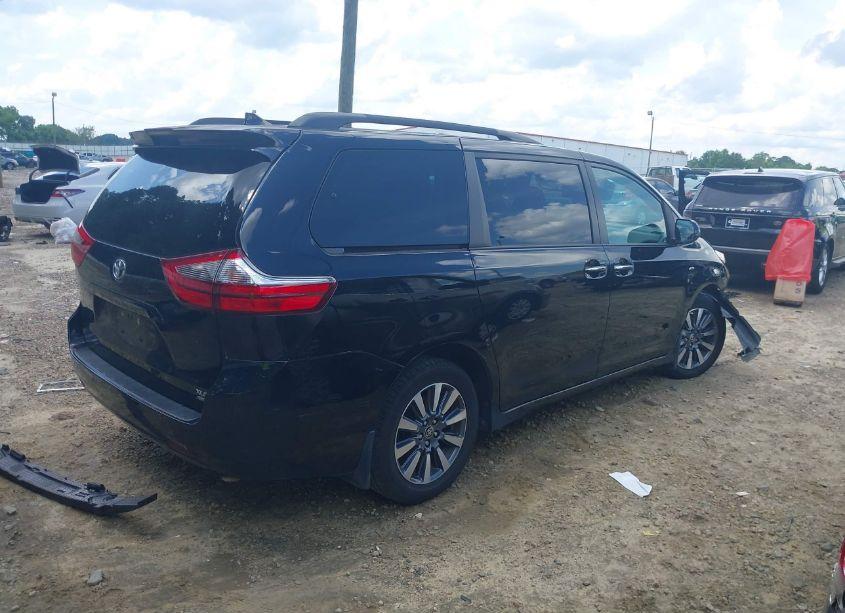 Photo 4 of 2020 Toyota Sienna XLE (VIN 5TDDZ3DC8LS250438)