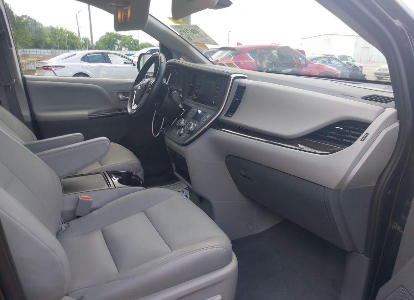 Photo 5 of 2020 Toyota Sienna XLE (VIN 5TDDZ3DC8LS250438)