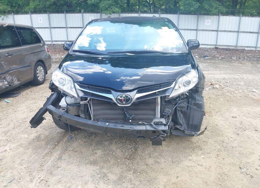 Photo 6 of 2020 Toyota Sienna XLE (VIN 5TDDZ3DC8LS250438)