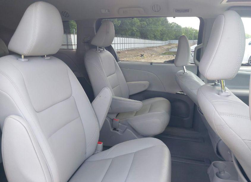 Photo 8 of 2020 Toyota Sienna XLE (VIN 5TDDZ3DC8LS250438)