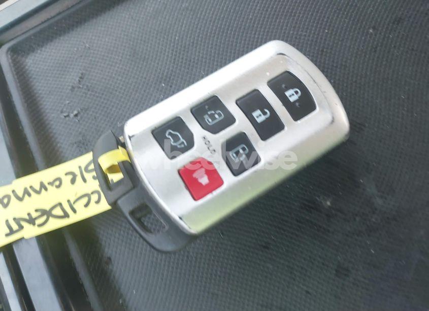 Photo 11 of 2017 Toyota Sienna XLE/LIMITED (VIN 5TDDZ3DC9HS150100)